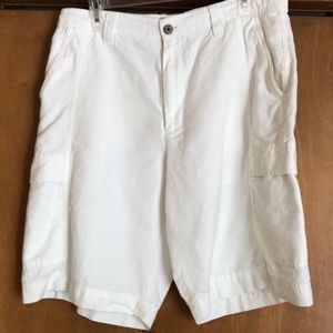 Men’s white cargo shorts